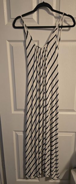 White and black backless striped dress