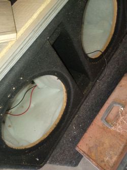 12-in subwoofers two of them kicker Comp