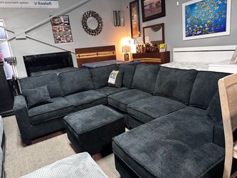 Stunning Sectional Sofa with Ottoman! 🛋️🚨📦