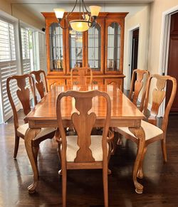 Glossy Finish Solid Oak Lighted China Cabinet and Hutch