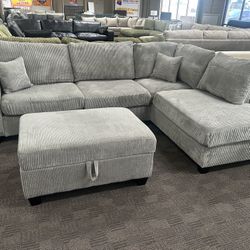 Light Gray Sectional W/ Storage Ottoman 