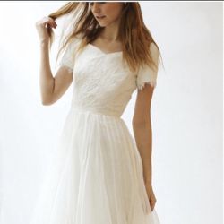 Modest Gorgeous 2/4 Wedding Dress NWOT