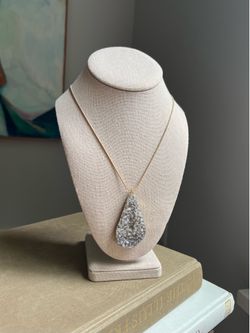 Druzy Pendant Necklace ( firm on price )