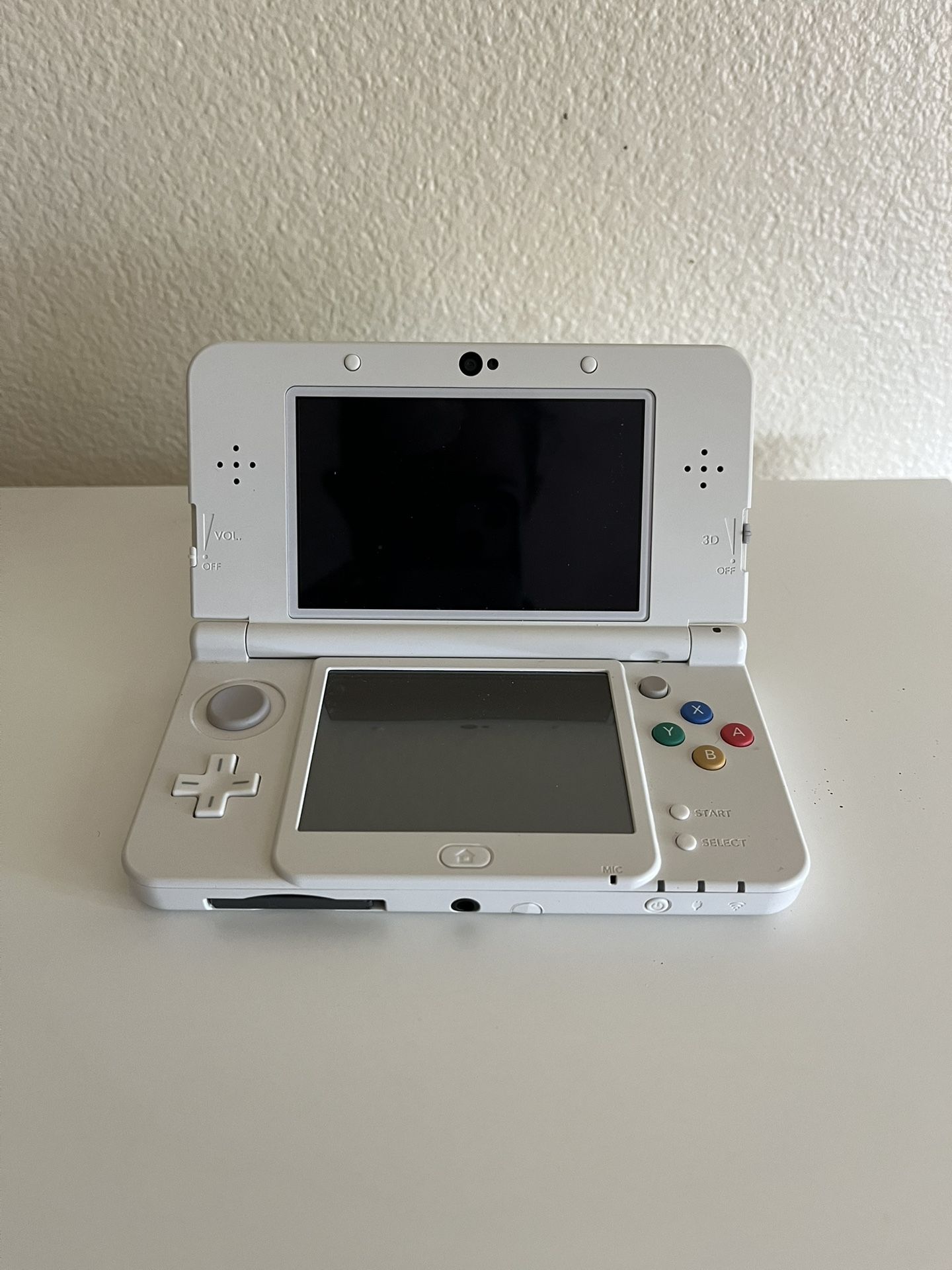 New Nintendo 3DS Super Mario White Edition