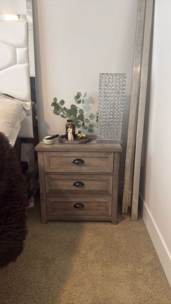 Night stands with lamps & decor