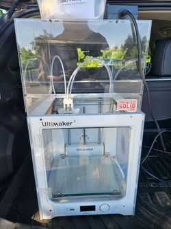 3D printer- UltiMaker 3 with filament