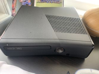 Xbox 360, 12 Games, 5 controllers