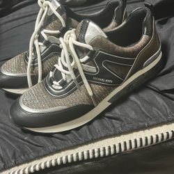 Micheal Kors Sneakers 👟 