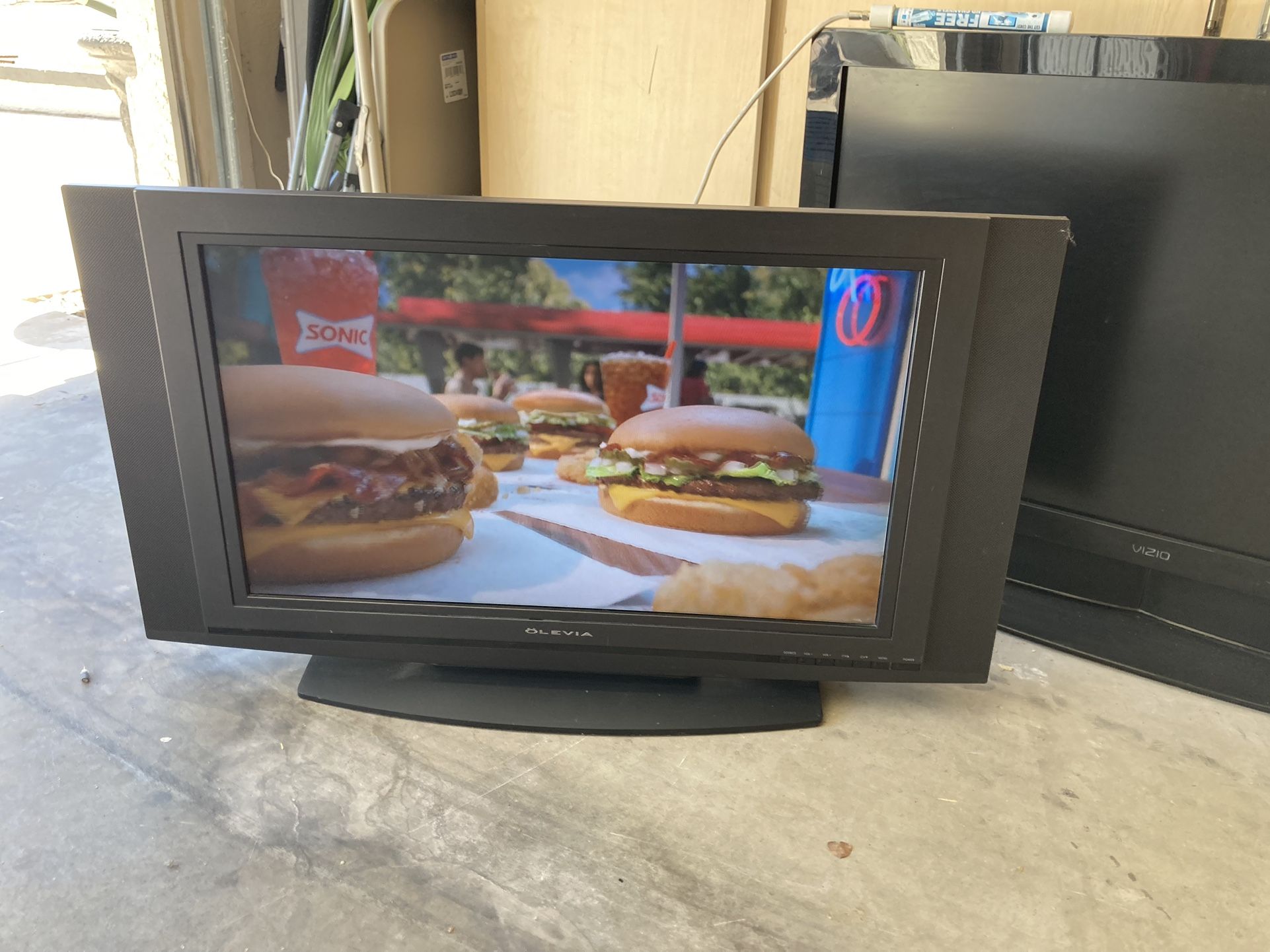 32 Inch Television Ft, Tv And Lcd  $30