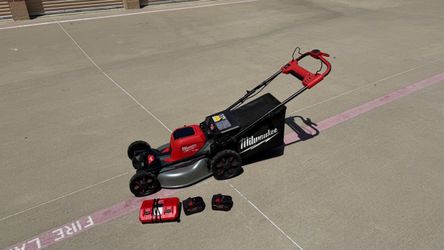 Milwaukee M18 FUEL Self Propelled Mower Kit with Batteries and Charger