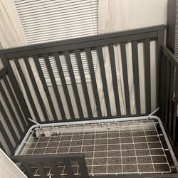 toddler bed /crib 