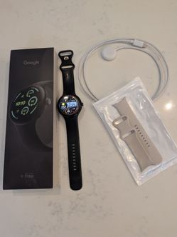 Google Pixel Watch 3 45mm WiFi - Excellent condition comes with additional white band and original box