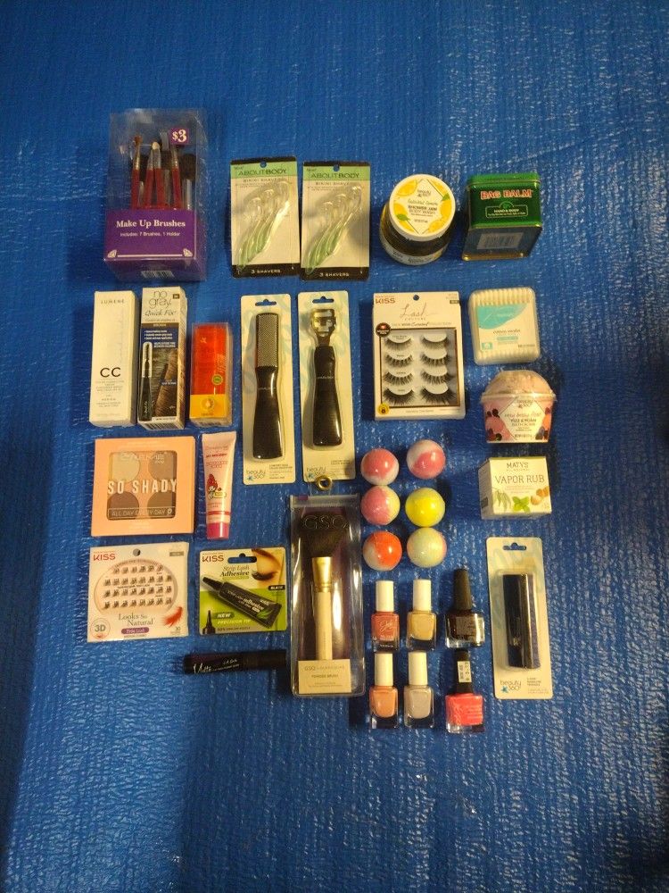 Women's 33 Piece Makeup Lot