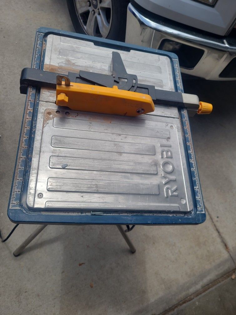 Tile saw