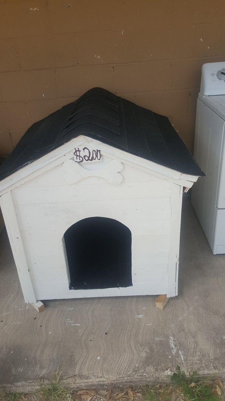 Dog houses for sale