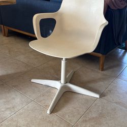 Great Condition Molded Plastic Office Chair 