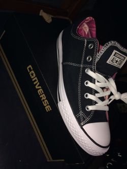 Converse new size 5 woman's/girls $40