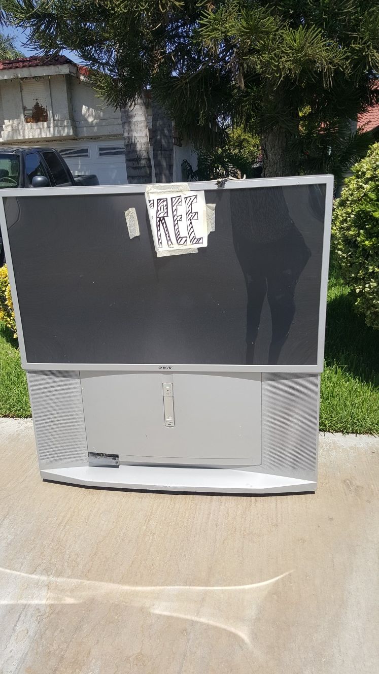 Free TV..on curve outside @ 7174 Bradford st, riverside, Ca 92503