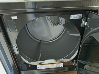 Washer dryer set