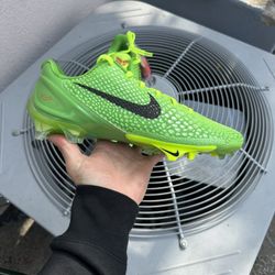 Kobe Grinch Cleats Size 13