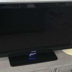 Samsung 46 Inch TV With Swivel Stand