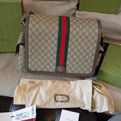 Gucci Large GG Supreme Messenger Bag/Diaper Bag 