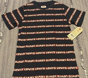 Levi’s T-shirt