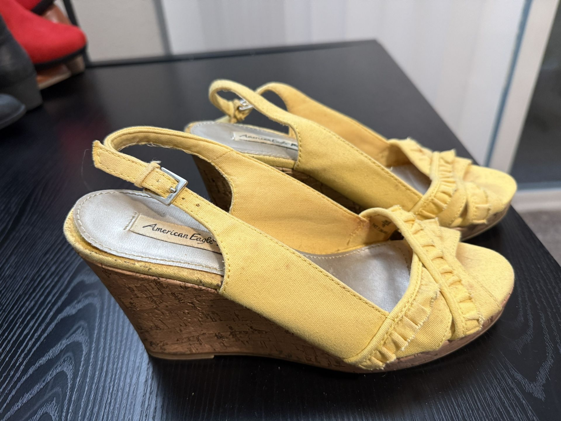 women’s Wedge Size 7 1/2