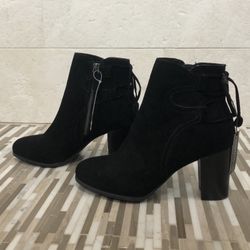 Gorgeous NEW Never Worn Ankle High Boots With Side Zipper...size 9.5.. Check Check Out My Other Offers Too ...