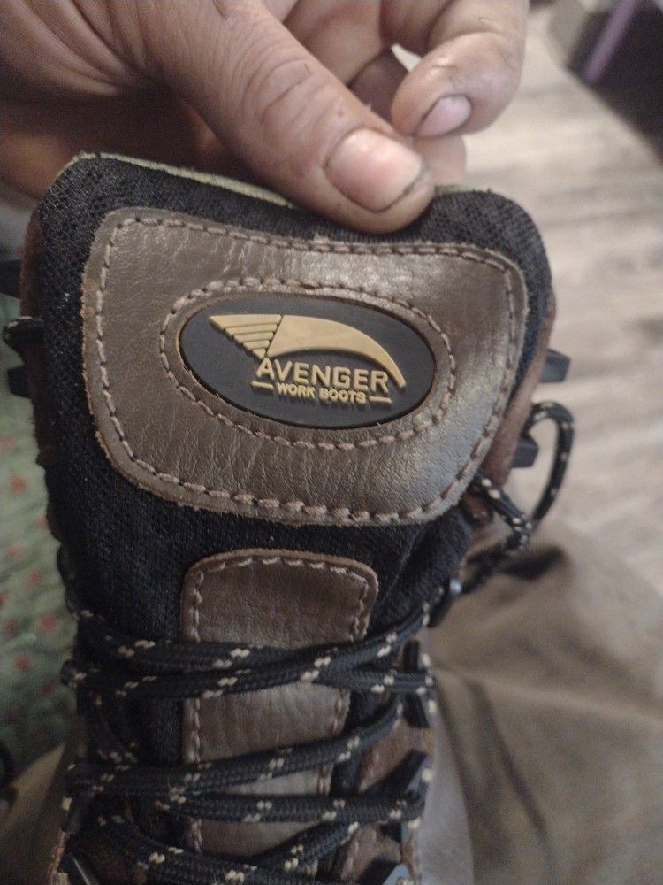 Avenger Work Boots -like New .....niw$45