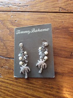 tommy bahama palm tree earrings