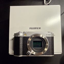Fujifilm X-M5 Silver (Body Only or With Lense) – Like New, Under Warranty