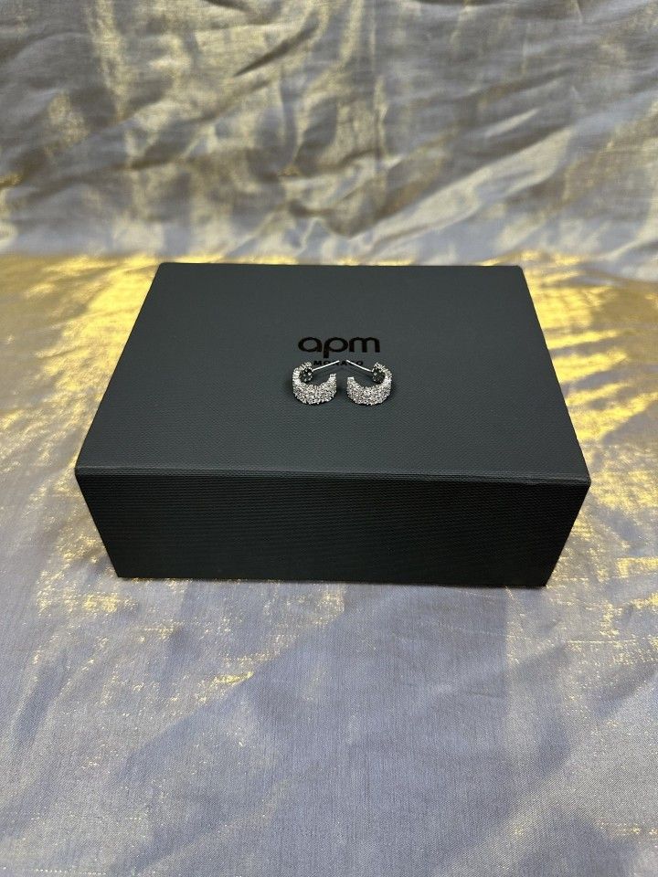 Women's accessories