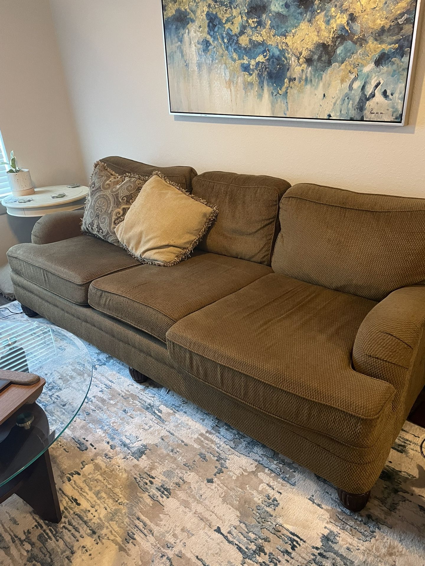 9ft Brown Couch With 5 Pillows