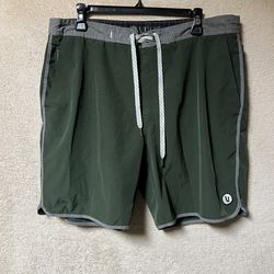 Vuori Cruise Board Shorts 7.5” Mens 36 Green 