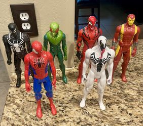 6 Superhero Action Figures