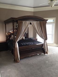 King Canopy Bed Frame With Build In Projector Screen 