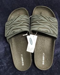 Old Navy Sandals Size 3-4, New with Tags