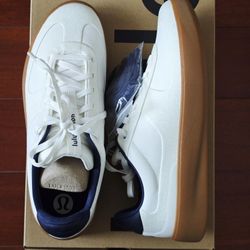 Sell lululemon size 10 at a low pric