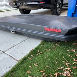 Yakima GrandTour Lo carbon roof box