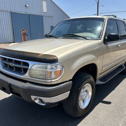 2000 Ford Explorer