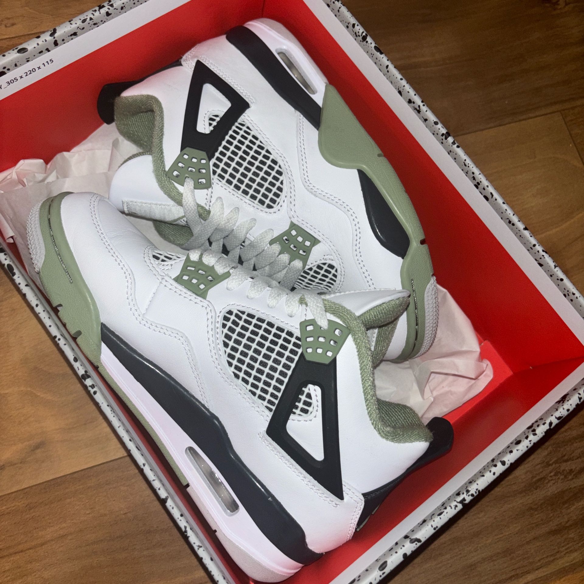 Jordan 4 seafoam