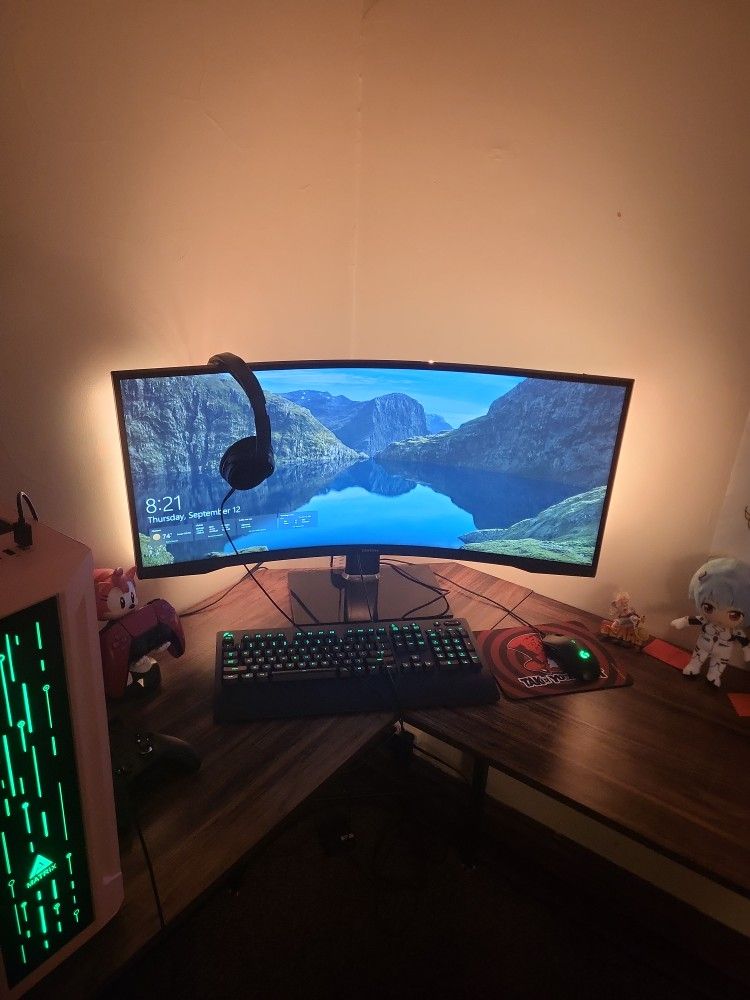 UltraWide 1440p 144hz Moniter With LEDS