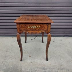 Oak Henredon Side Table/ End Table  By Henredon.