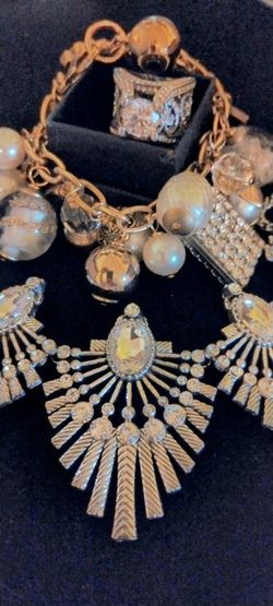 Stunning Vintage Jewelery 