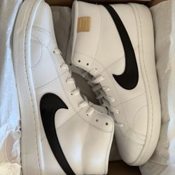 Nike Court Royale 2