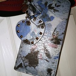 Guess Wallet And Keychain