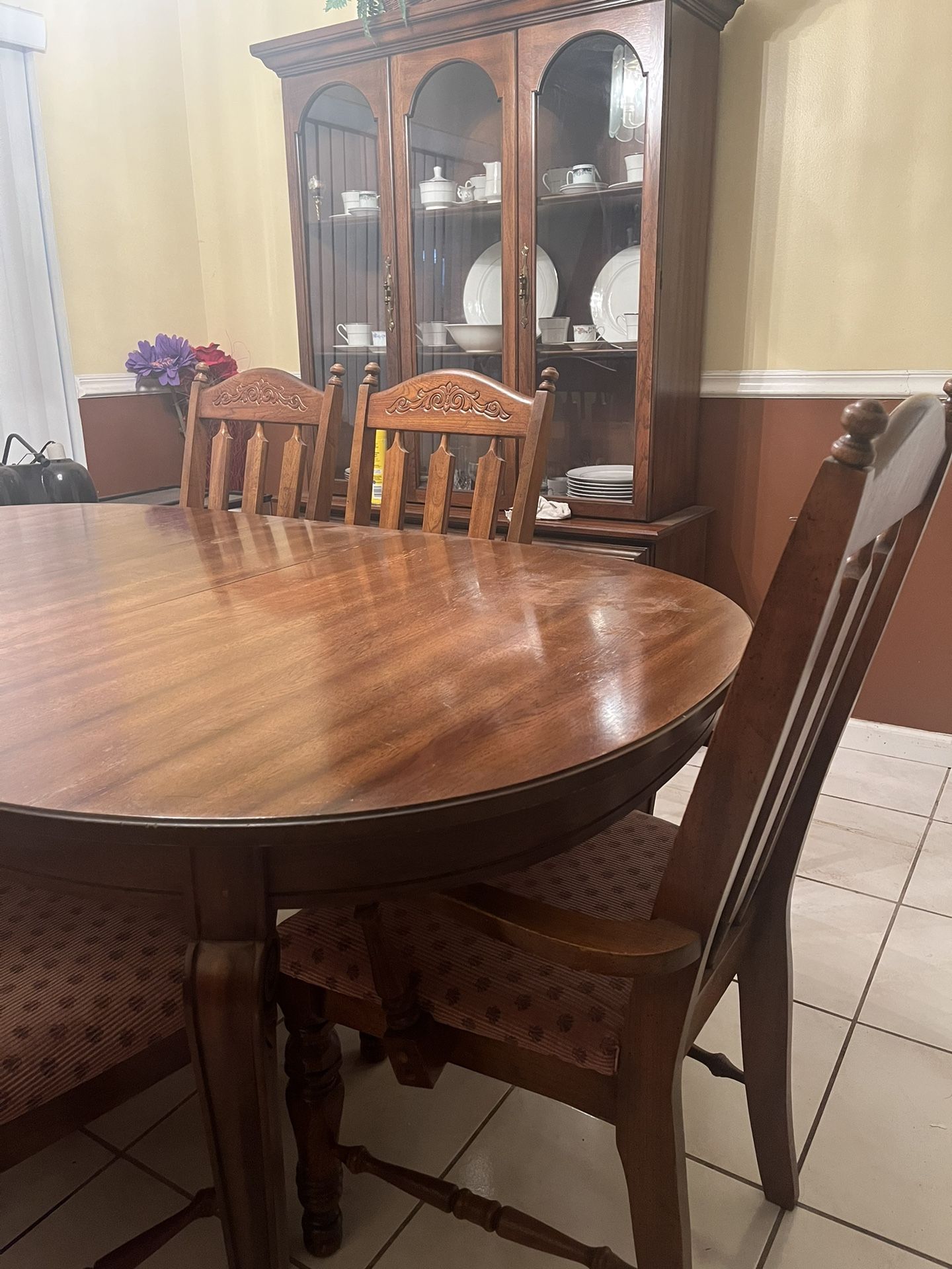 Rooms To Go Dining Table Set for 6 for Sale in Orlando, FL - OfferUp