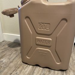 Scepter Portable Water Container