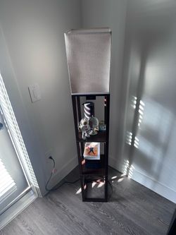 Modern Floor Lamp – Excellent Condition